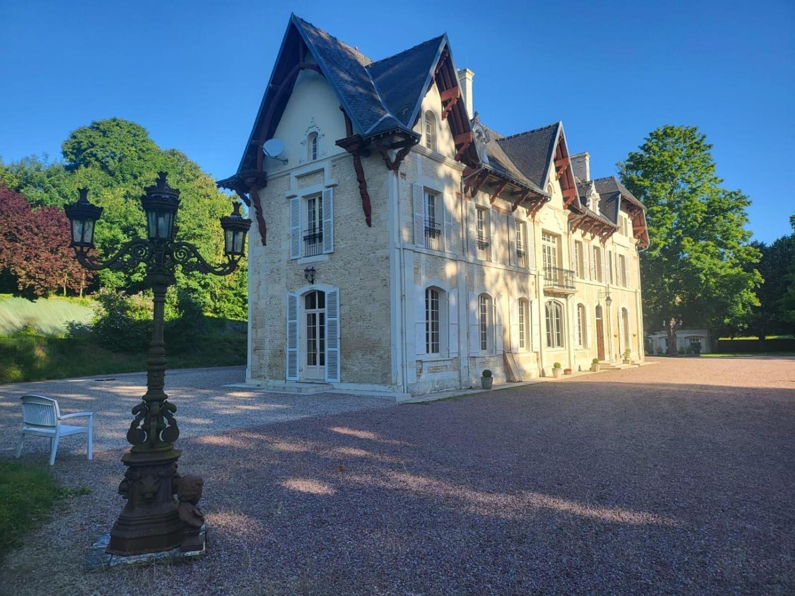 Château du Mesnil Soleil , gites et chambres d'hôtes Damblainville Extérieur photo