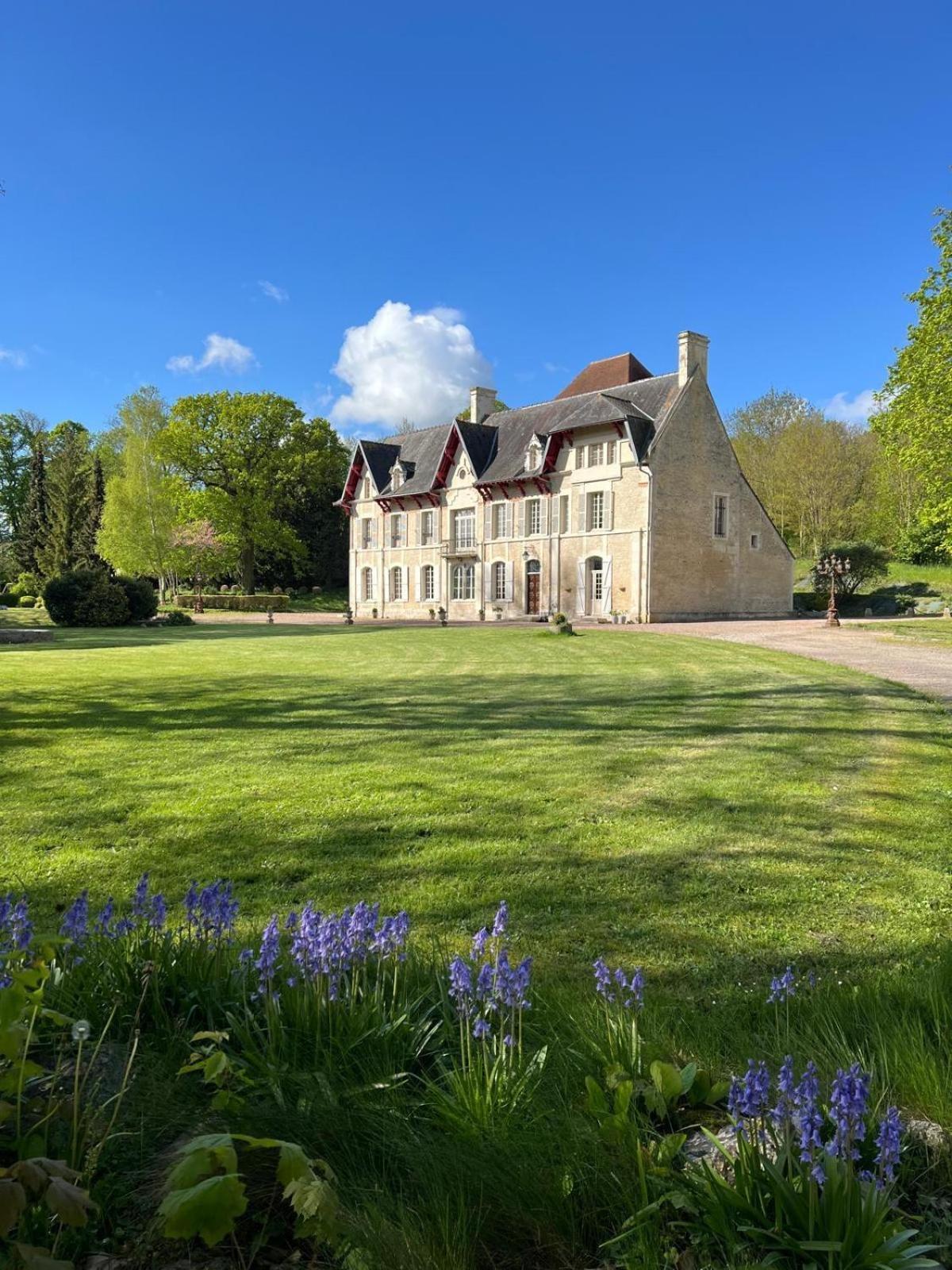 Château du Mesnil Soleil , gites et chambres d'hôtes Damblainville Extérieur photo