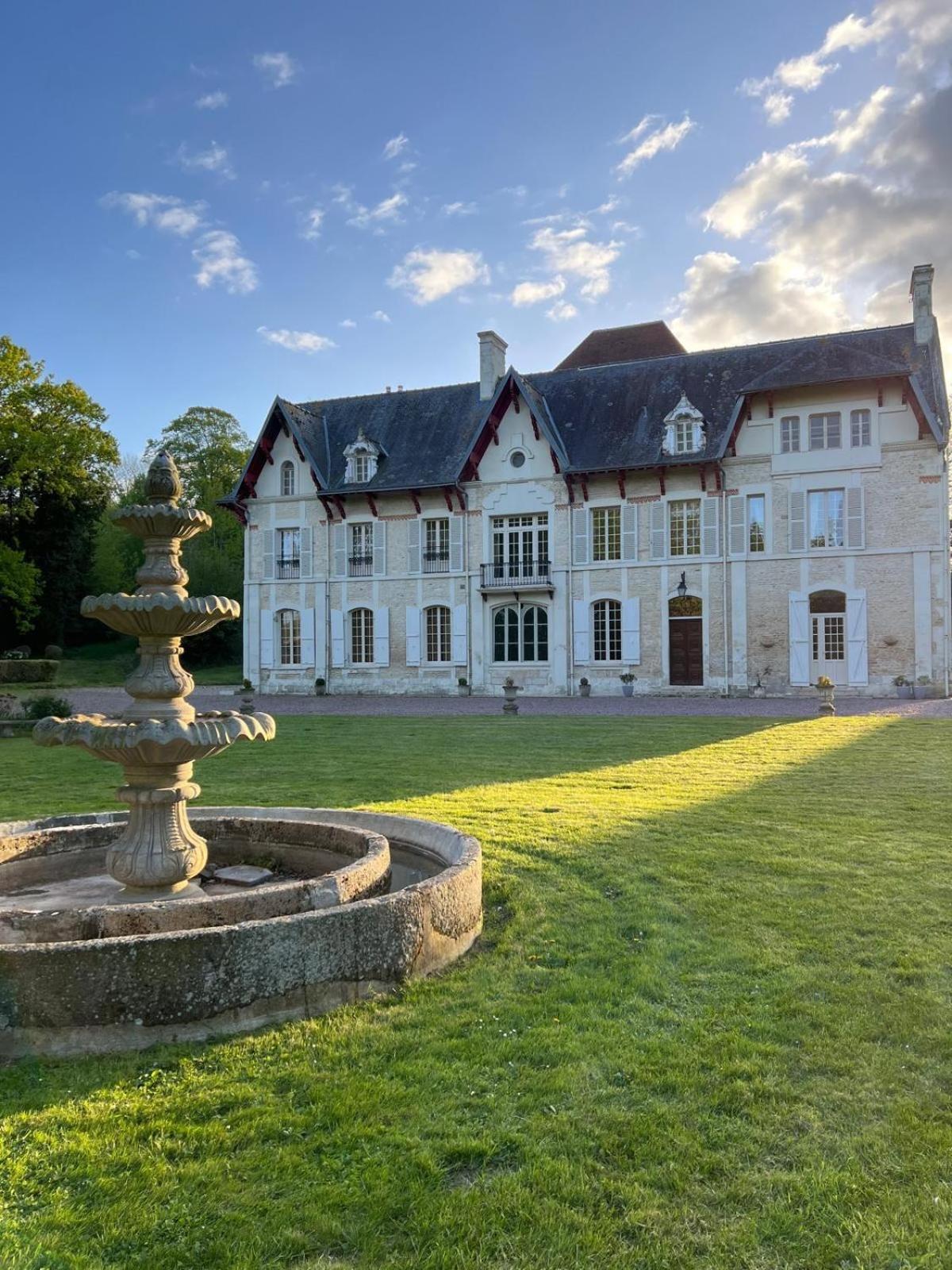 Château du Mesnil Soleil , gites et chambres d'hôtes Damblainville Extérieur photo