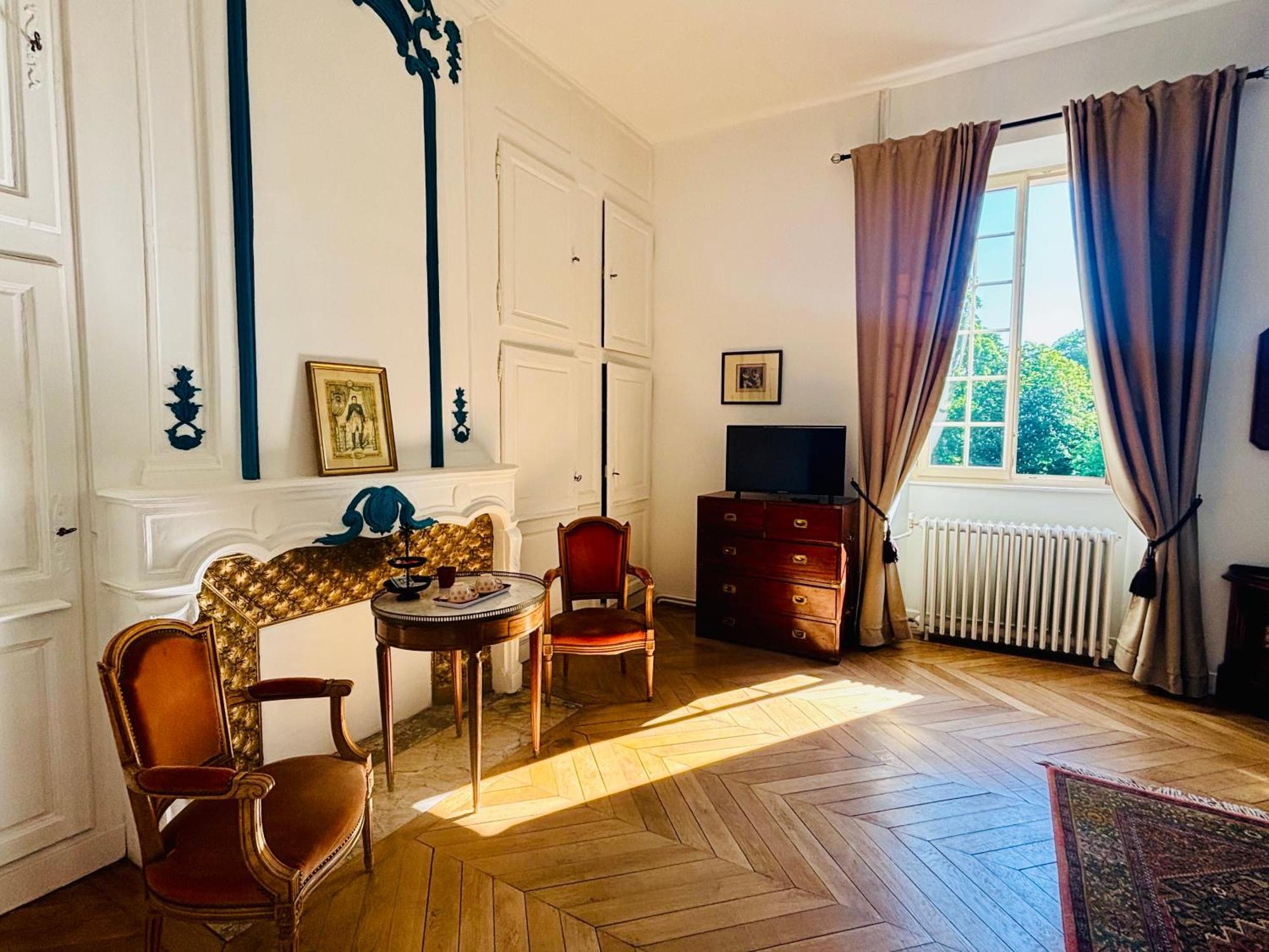 Château du Mesnil Soleil , gites et chambres d'hôtes Damblainville Extérieur photo